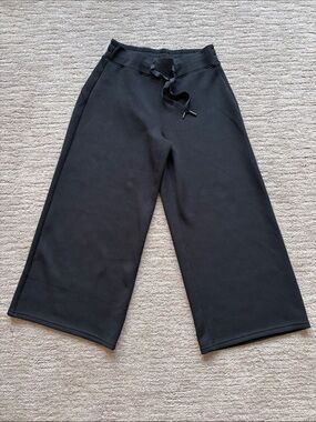 SPANX women’s Air Essentials cropped Black Wide-Leg pant